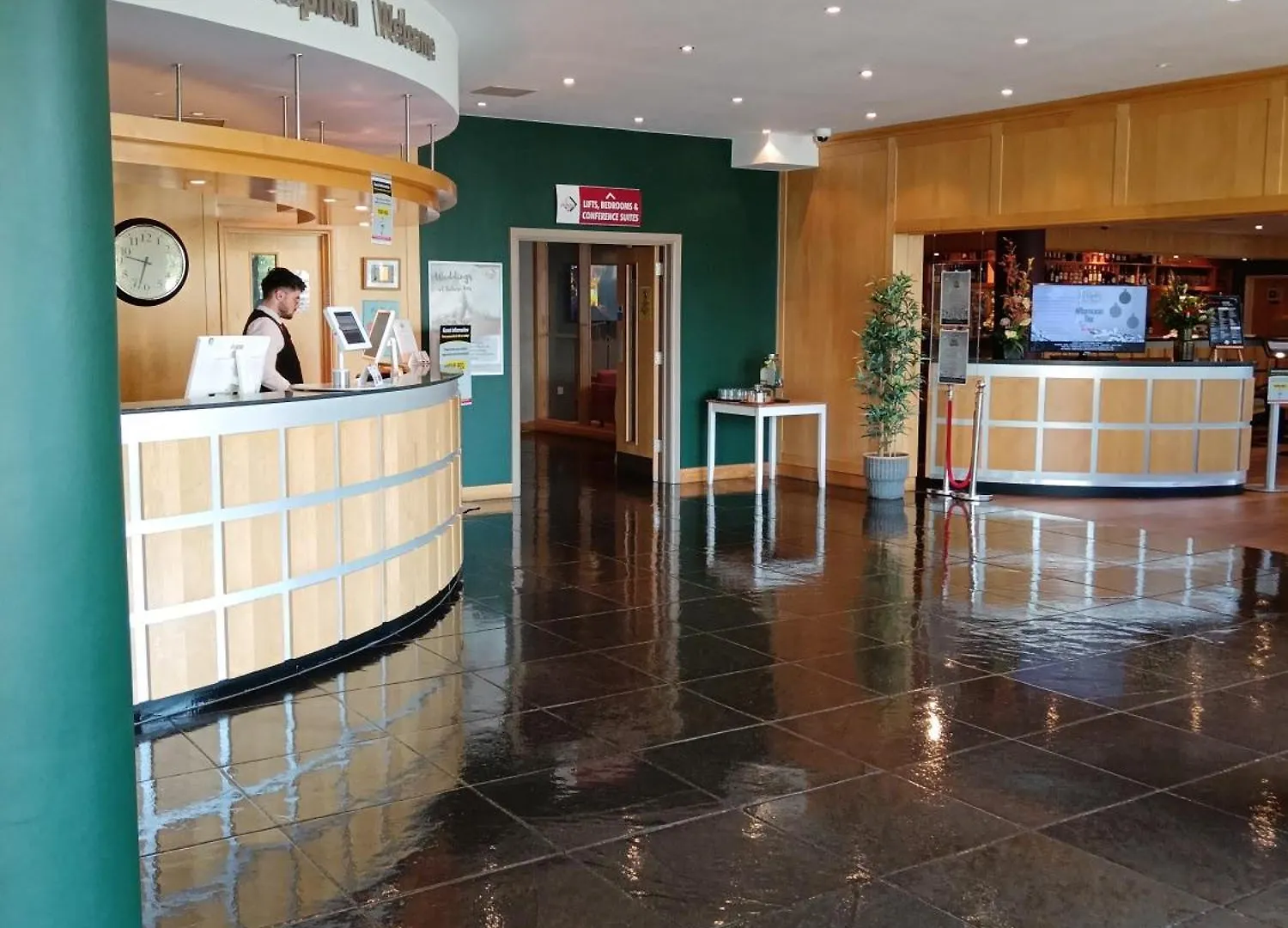 Future Inn Cardiff Bay 4*,