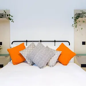 The Plywood Flat, Modern Style In A Traditional Tenement Édimbourg