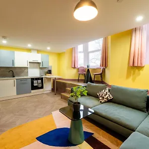 Aaron Wise - 51 Fitzhamon Appartement