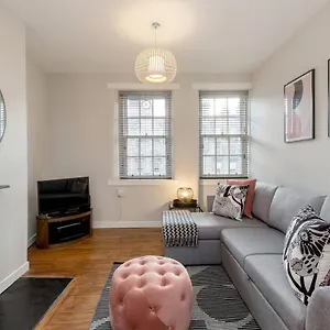 https://unique-stylish-grassmarket-apt-close-to-castle.edinburghhotelsuk.org